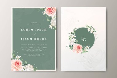 Çiçeklerle süslenmiş, yeşil arkaplanlı güzel bir düğün davetiyesi seti.
