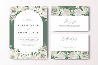 Çiçeklerle süslenmiş, yeşil arkaplanlı güzel bir düğün davetiyesi seti.