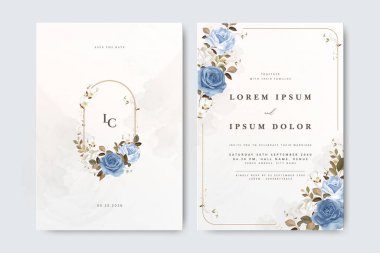 Çiçekli bölme tasarımlı güzel bir düğün davetiyesi seti.