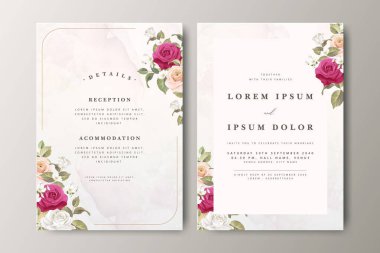 Çiçekli bölme tasarımlı güzel bir düğün davetiyesi seti.