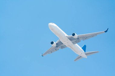 Türkiye 'den kalkan beyaz yolcu uçağı