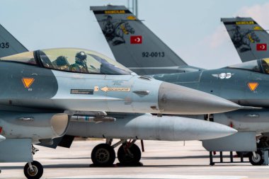 Konya, Türkiye - 09 05 2023: Anadolu Kartal Hava Kuvvetleri Tatbikatı 2021 F16 savaş uçağı Türkiye 'de taksicilik konumunda