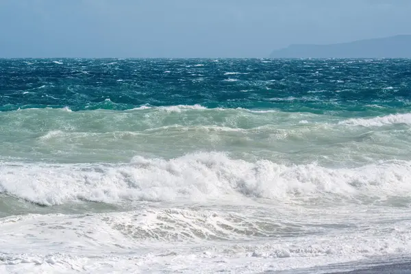 Antalya 'da fırtına ve dalgalı deniz manzarası