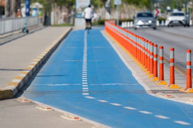 Antalya 'daki Konyaalt plajında koşu ve bisiklet yolu