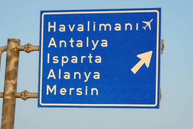 Antalya Isparta kavşak işaretleri. Türkiye 'de Yol İşareti