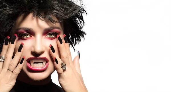 Vacker Kvinna Med Gotisk Makeup Huggtänder Och Varglinser Halloween Vampyr — Stockfoto