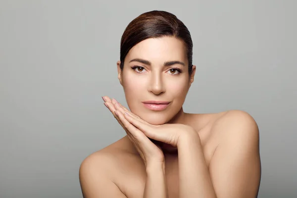 Beauty Skin Care Concept Bella Donna Naturale Con Pelle Luminosa — Foto Stock