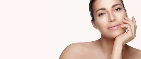 Beauty Skincare Concept Naturale Giovane Donna Viso Studio Ritratto Bianco — Foto Stock