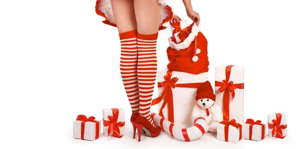 Sexy Christmas Nogi Kobiety Czerwonym Wysokim Obcasie Pudełka Prezentów Modelka — Zdjęcie stockowe