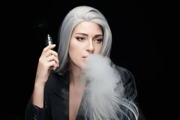 Mulher Cabelos Grisalhos Sensuais Usando Cigarro Eletrônico Mulher Modelo Beleza — Fotografia de Stock