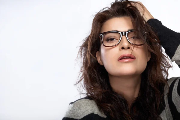 Close Attractive Woman Face Casual Hairstyle Wearing Fashion Eyeglasses While — Stok fotoğraf