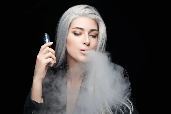 Sensual Mujer Pelo Gris Usando Cigarrillo Electrónico Mujer Modelo Belleza — Foto de Stock