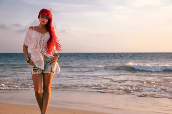 Woman Sea Beautiful Red Haired Young Woman Standing Ocean Enjoying — Stock Photo, Image