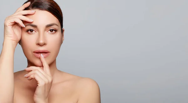 Beauty Face Beautiful Latin Woman Natural Makeup Healthy Glowing Skin — Stock Photo, Image