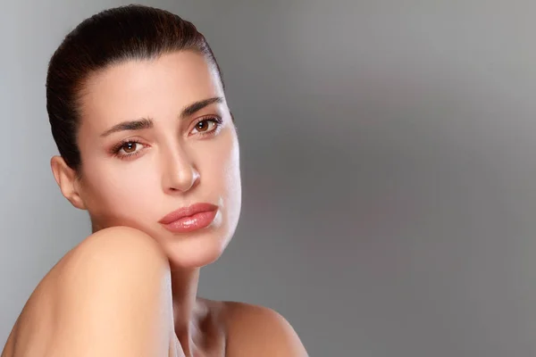 Cara Belleza Mujer Con Maquillaje Natural Piel Sana Retrato Estudio — Foto de Stock