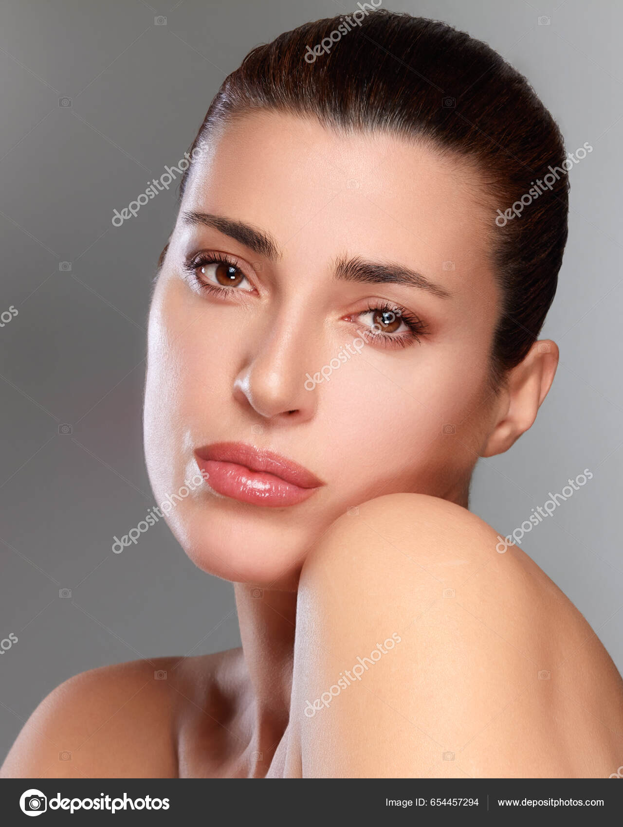 Beauty Skincare Concept Gorgeous Brunette Woman Face Nude Makeup Flawless —  Stock Photo © casther #654457294