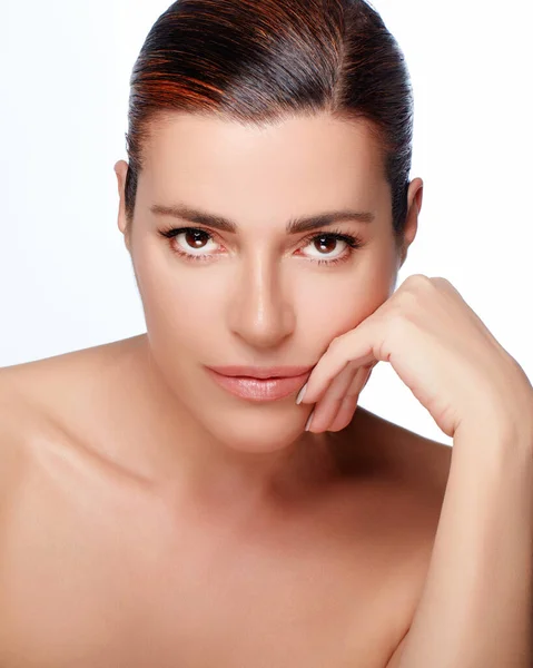 Beauty Skincare Concept Bella Naturale Viso Giovane Donna Con Trucco — Foto Stock