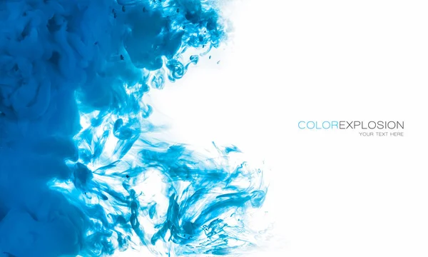 水の中の青いアクリルインク カラー爆発 白を基調としたペイントテクスチャ — ストック写真