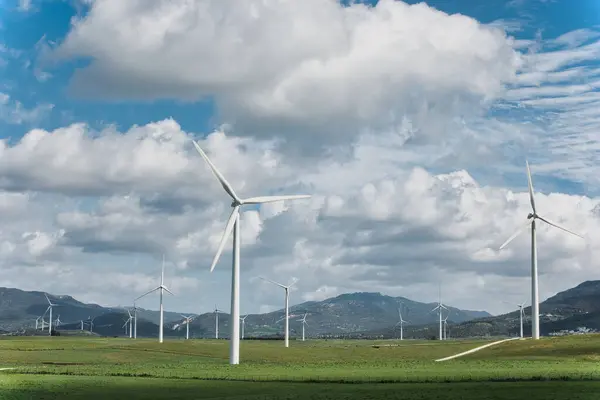 Windmills Blue Sky Clouds Depicting Renewable Energy Sustainable Technology Natural Fotos De Bancos De Imagens