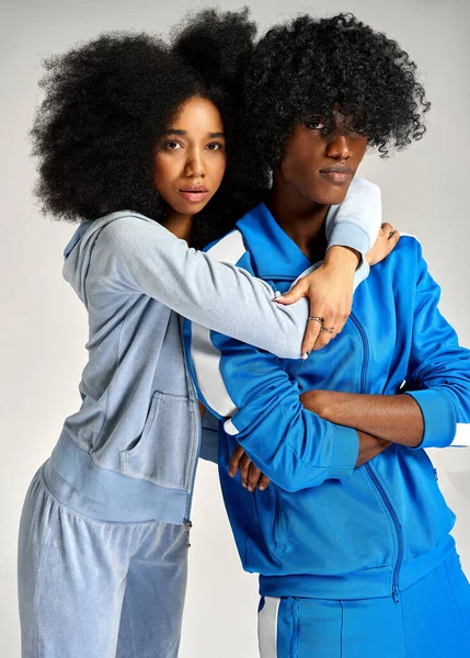Pasangan Afrika Amerika Bergaya Untuk Tahun Dengan Gaya Rambut Afro — Stok Foto