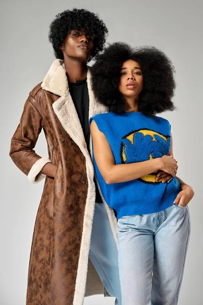 Portrait African American Couple Wear Stylish 90S Fashion Clothes Afro — Stok Foto