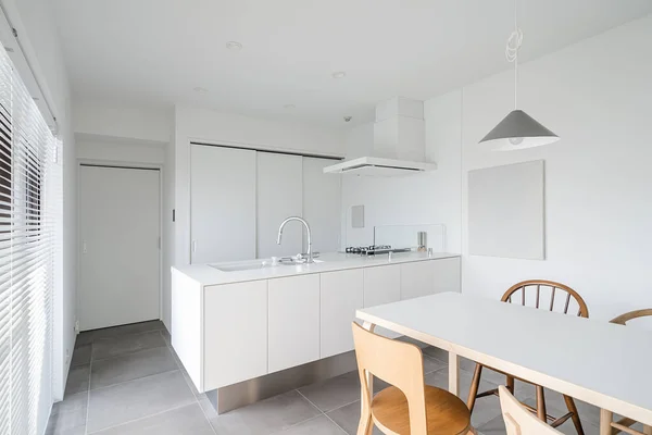 白のシンプルなモダンなスタイルのキッチン — ストック写真