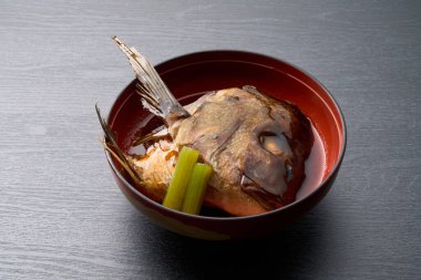 Japon yemeği, haşlanmış deniz kepeği kafası.