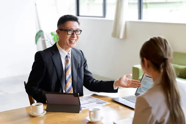 Asian Business People Having Meeting — Stock Photo, Image