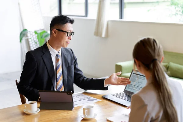 Asian Business People Having Meeting — Stock Photo, Image