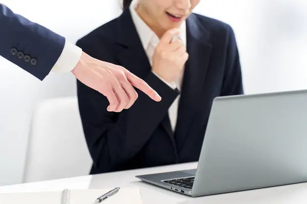 Business Woman Being Pointed Out Mistake Work — Stock Photo, Image
