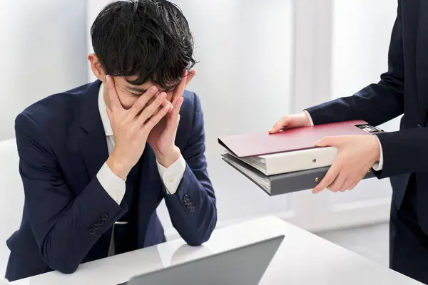 Asian Businessman Overwhelmed Workload — Stock Photo, Image