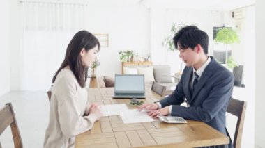 Asyalı işadamı emlak satıyor