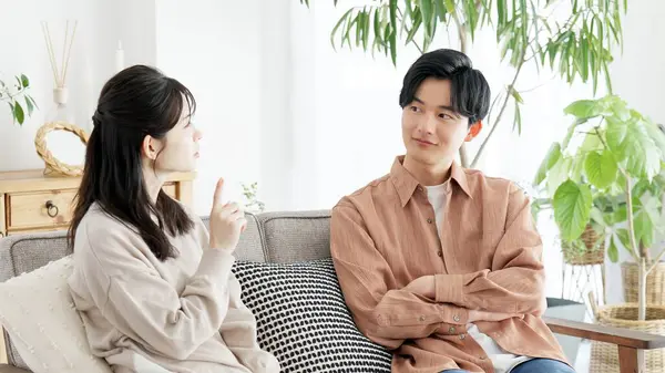 stock image Couple talking in the living room