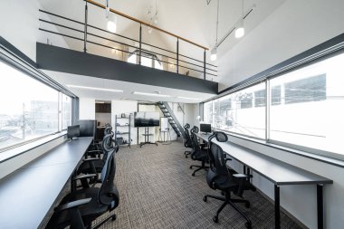 Kiralık tek renkli Japon ofis alanı