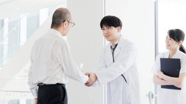 Patient and doctor shaking hands clipart