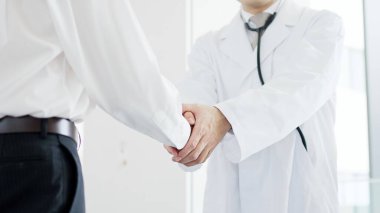 Patient and doctor shaking hands clipart