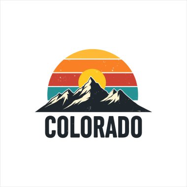 Colorado Dağ Logosu ve Sunrise. Klasik Colorado tarzı dağ logosu tasarımı. Bir dağ sırasının üzerinde retro gün batımını gösteren grafik bir tasarım..