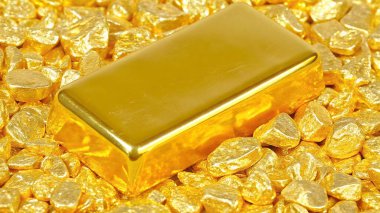 Altın külçeler ve külçeler. Değerli Metal 'in Zengin Görseli. Altın yığını altın külçelerini içerir.
