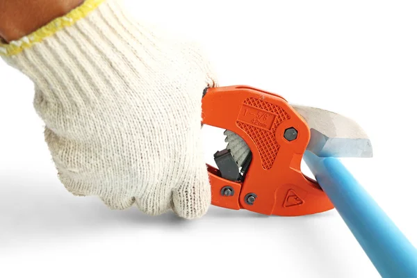 Hand Holding Pipe Cutter Snijden Pvc Pijp Witte Achtergrond Stockfoto