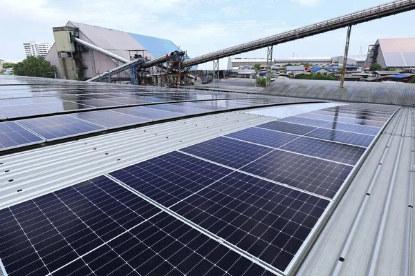 Solar Dachu Fabryki Trójkątnym Magazynem Wysokiego Transportera Tła — Zdjęcie stockowe