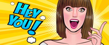 Sürprizli kısa saçlı kadın OMG wow görünümlü Retro Vintage Pop Art Comic Style 'da elleri ve ağzı kapalı