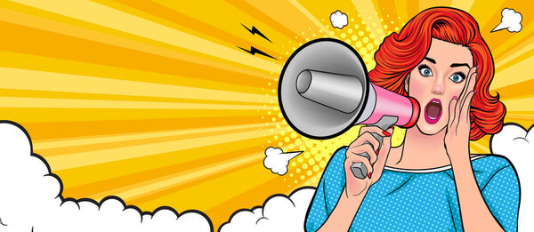 Деловая женщина с громкоговорителем мегафон объявляет скидку или продажу Специальное предложение, время покупок, протест или встреча в стиле ретро винтаж поп-арт комикс