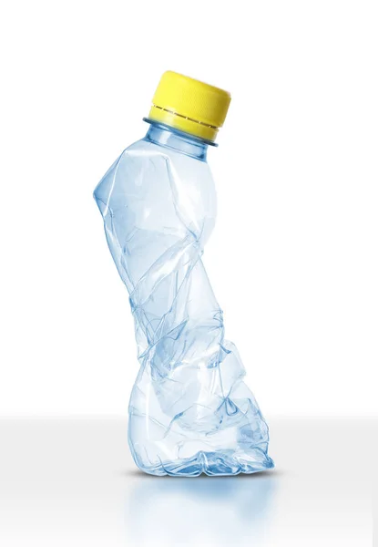 Botol Plastik Hancur Kosong Diisolasi Pada Latar Belakang Putih — Stok Foto