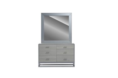 Ahşap çerçeveli antik giyinme masası beyaz arkaplanda izole edilmiş ayna