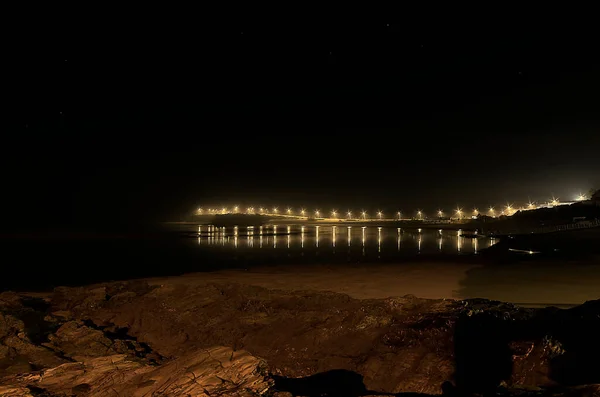 Gün Doğmadan Önce Bir Nehrin Kıyısında Gece Manzarası — Stok fotoğraf