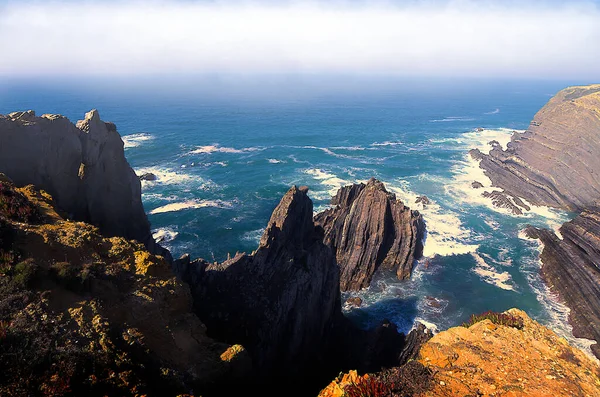Zeegezicht Een Rotsachtige Kust Van Atlantische Oceaan — Stockfoto