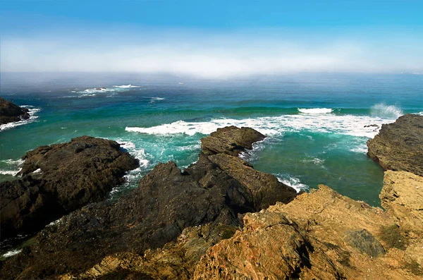 Atlantik Kıyısında Kayalıklı Deniz Manzarası — Stok fotoğraf