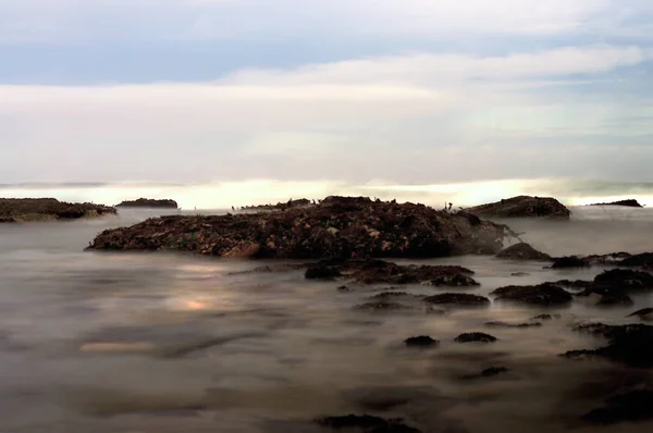 在大西洋海岸有岩石的海景 — 图库照片