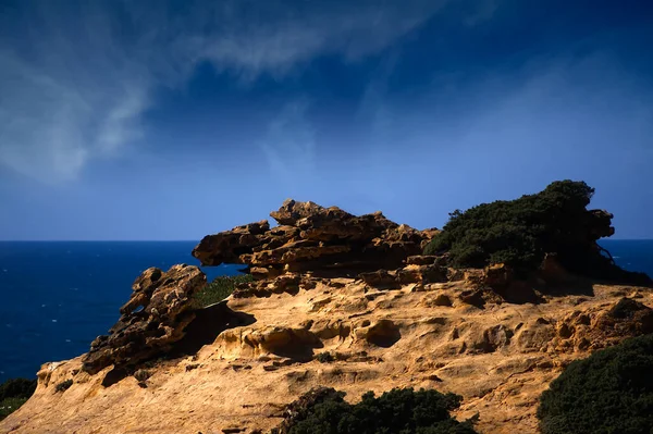 Θαλασσινό Τοπίο Ένα Βράχο Μια Υψηλή Ακτή — Φωτογραφία Αρχείου