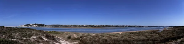 Θαλάσσιο Τοπίο Από Βραχώδη Ακτή Στις Αρχές Του Φθινοπώρου — Φωτογραφία Αρχείου